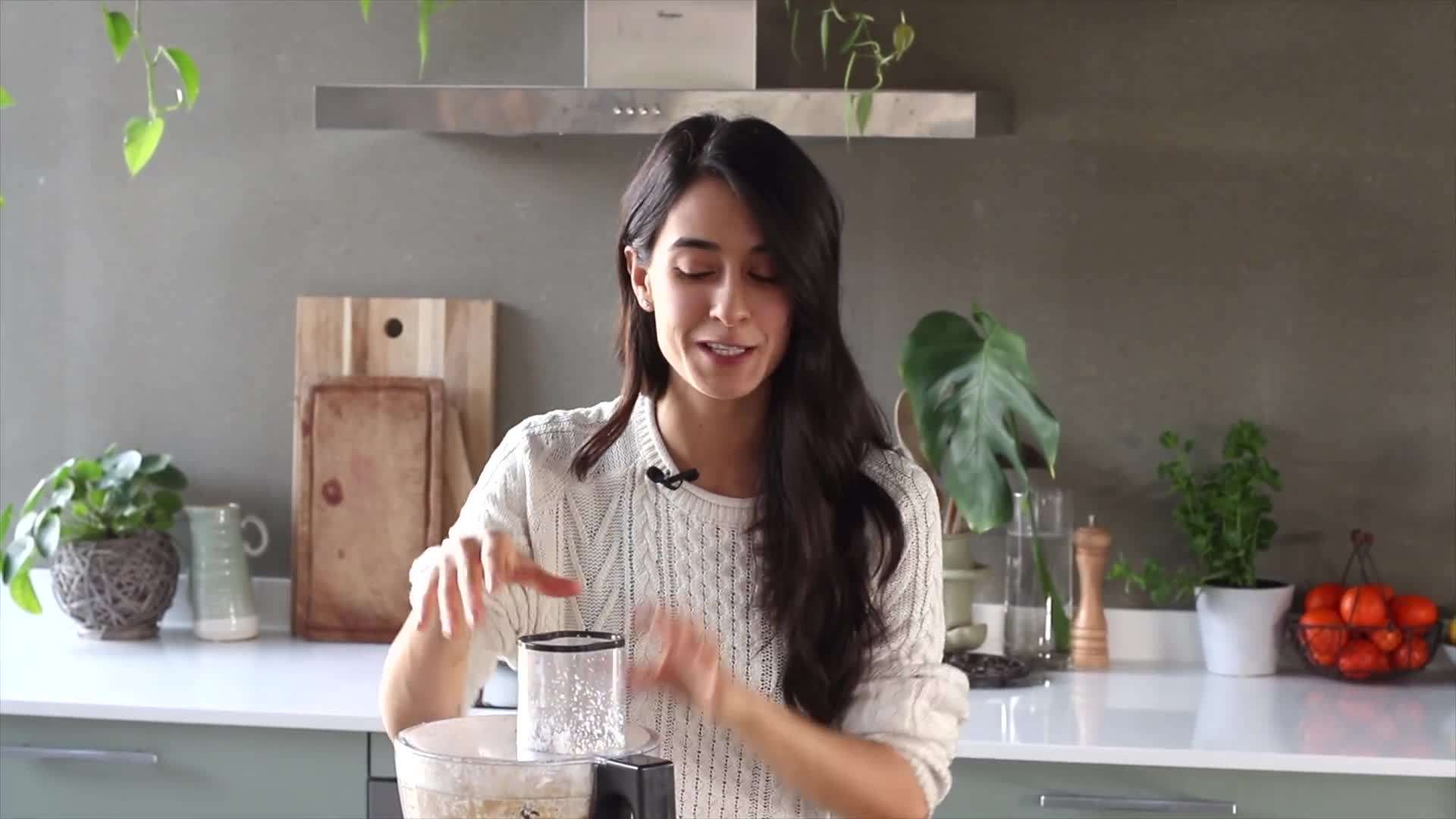 Creamy Classic Hummus with Fresh Vegetables