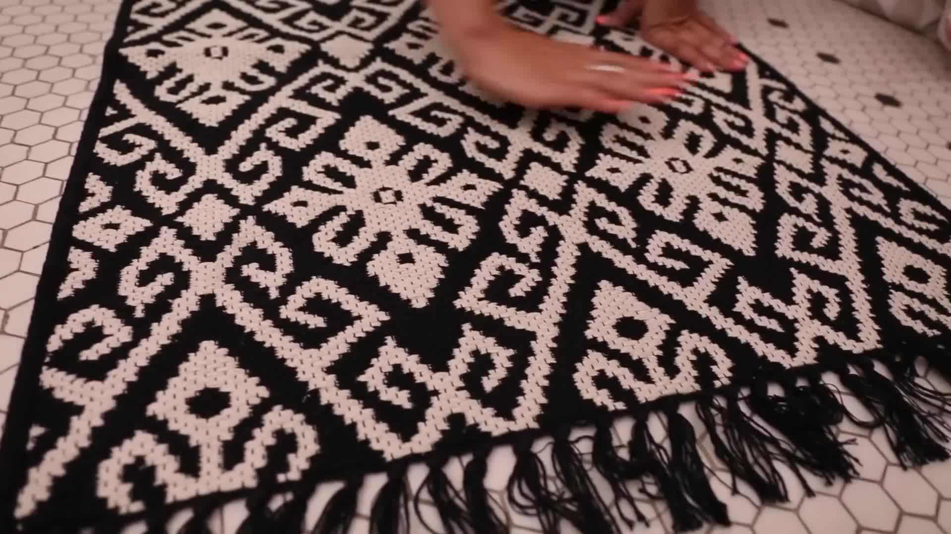 Dimmable lighting fixtures in a bathroom