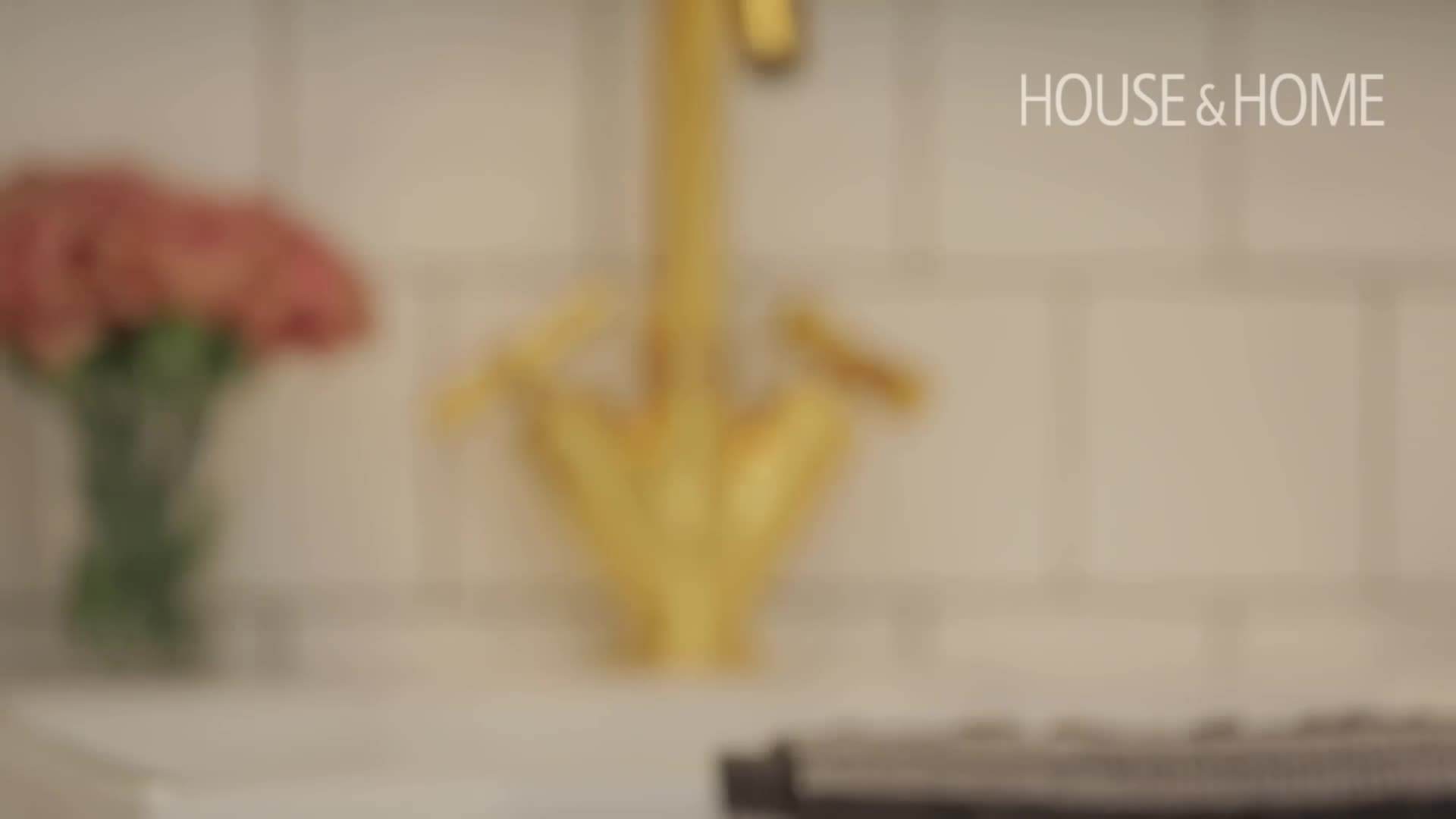 Comparison of the kitchen before and after the renovation