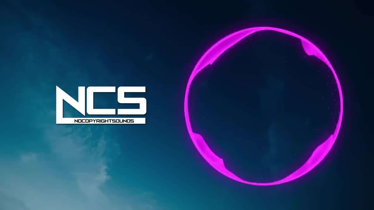 A decluttered desk promotes focus and minimizes distractions