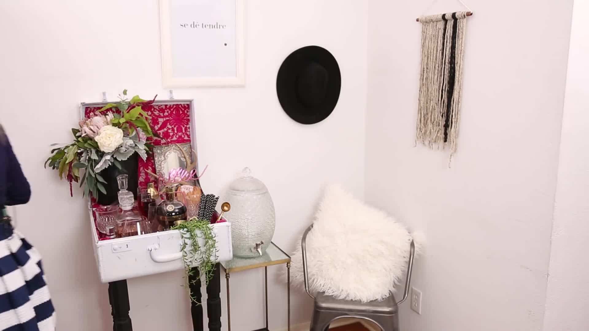 Cleaning the suitcase