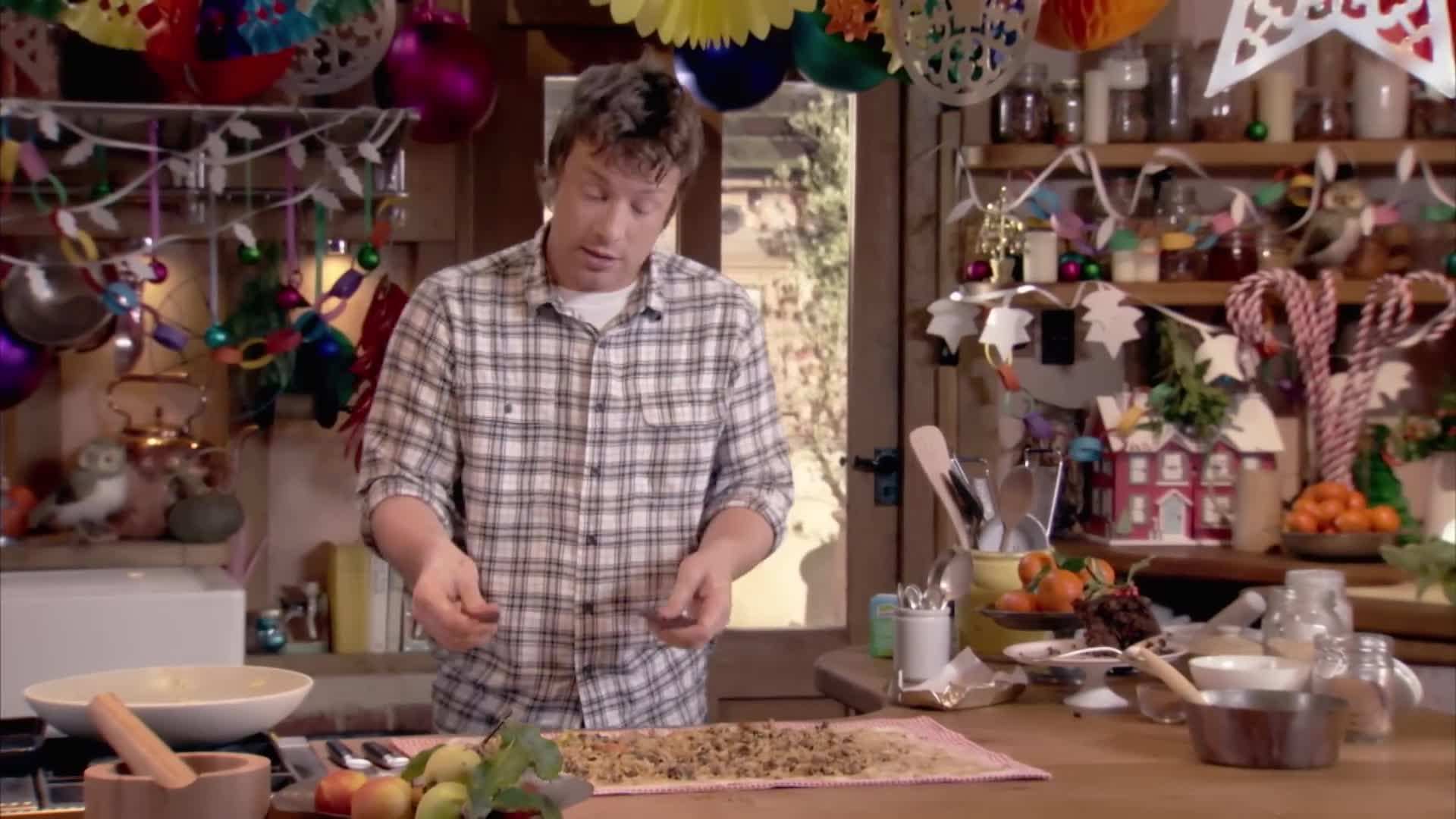 Ingredients: Christmas pudding, apples, ginger biscuits, chocolate, puff pastry, butter, sugar