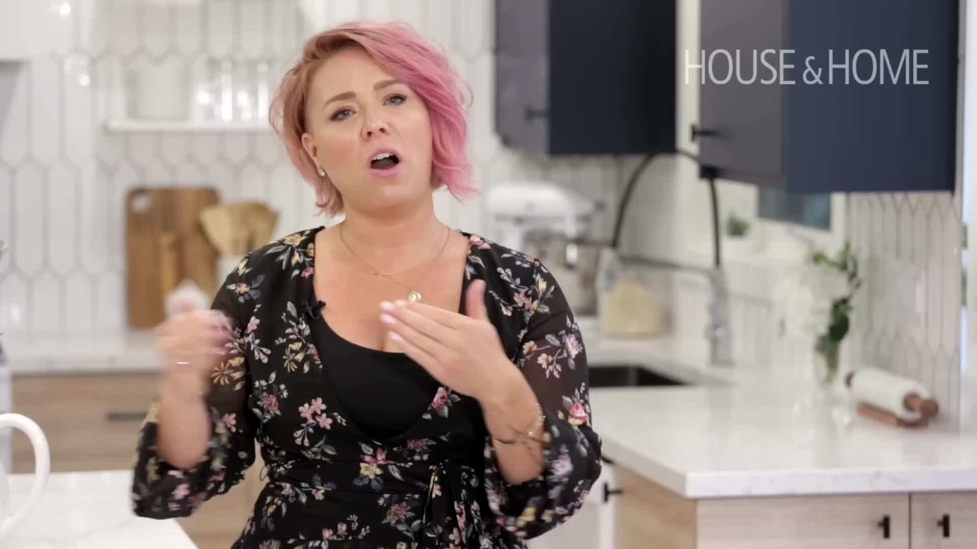 Two-tone color scheme in the kitchen