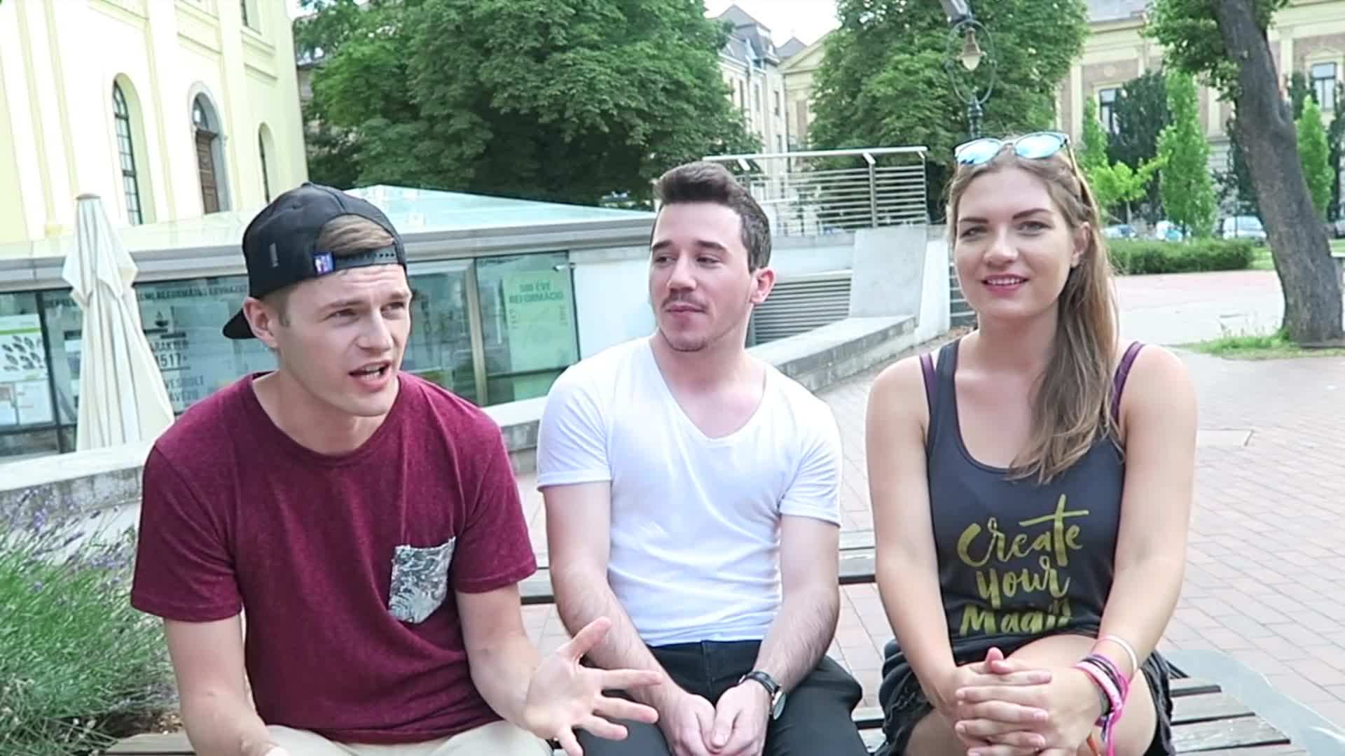 Peter Gergely playing a unique guitar arrangement