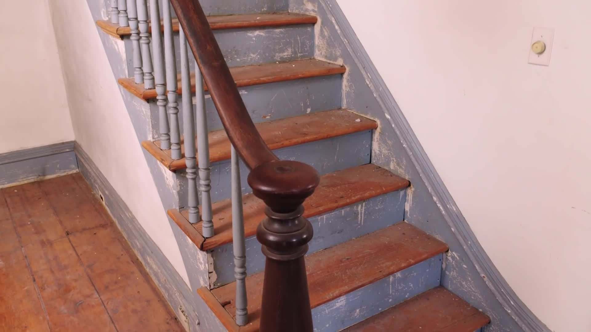 Exterior of the colonial home with charming architecture