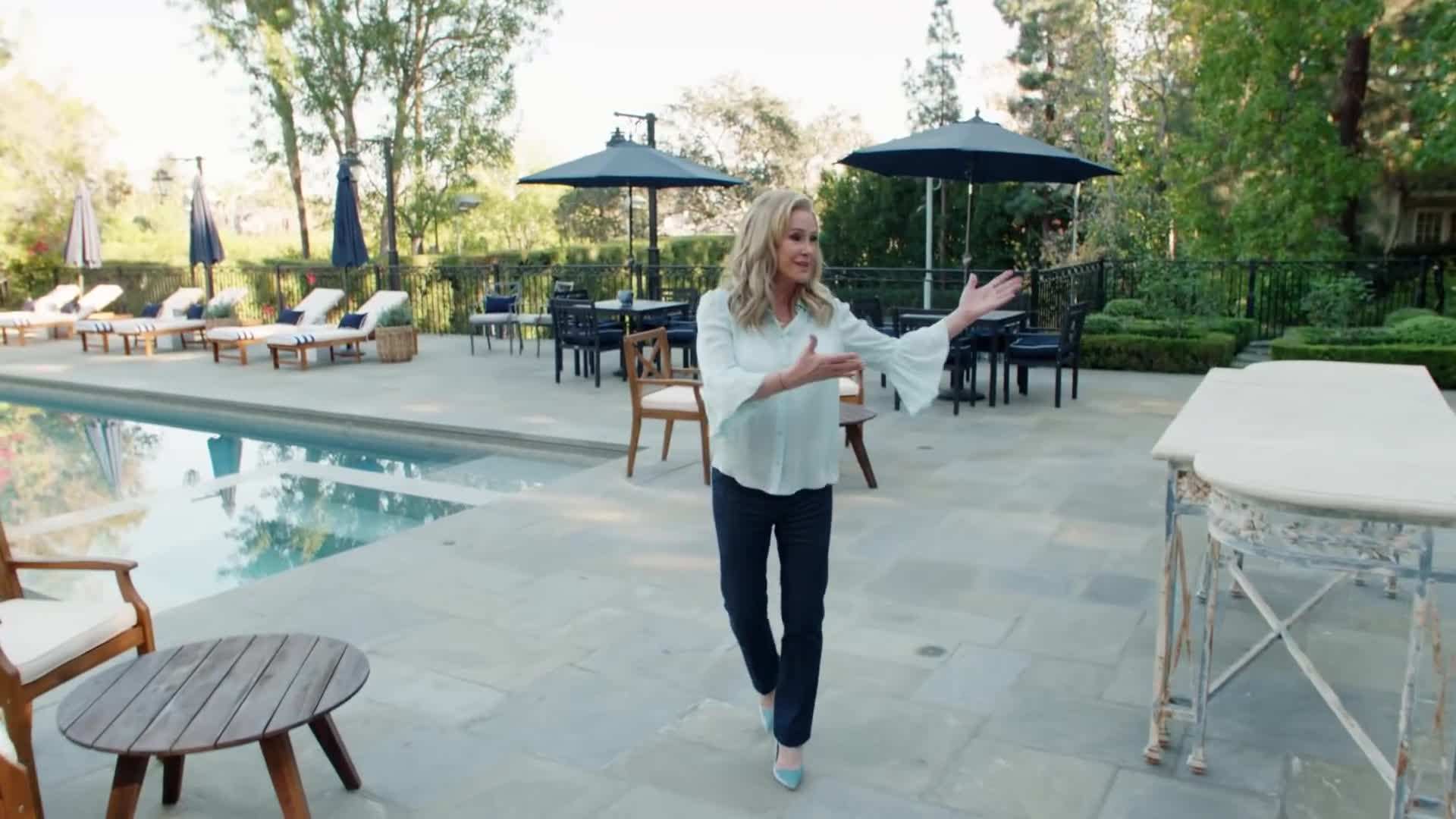 Outdoor seating set in the stunning outdoor area