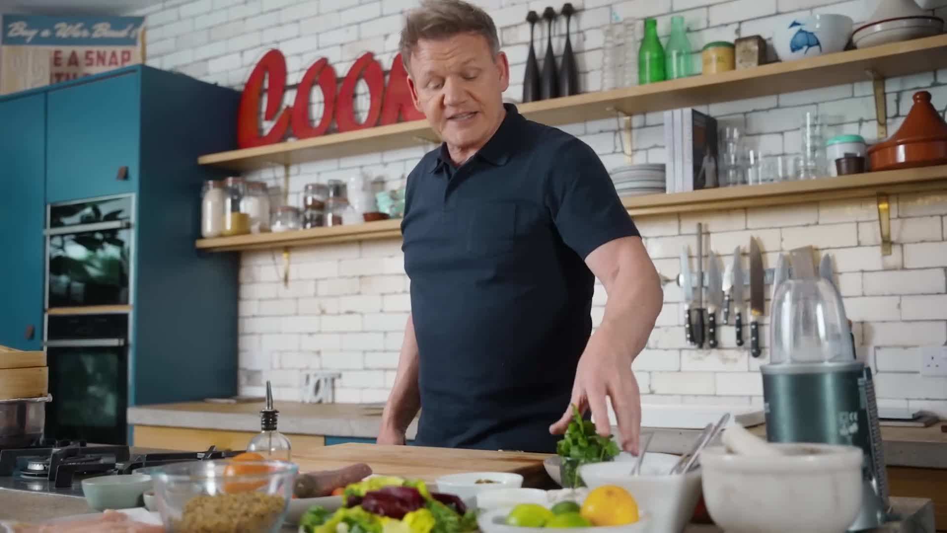 Juicing citrus fruits for the mojo sauce