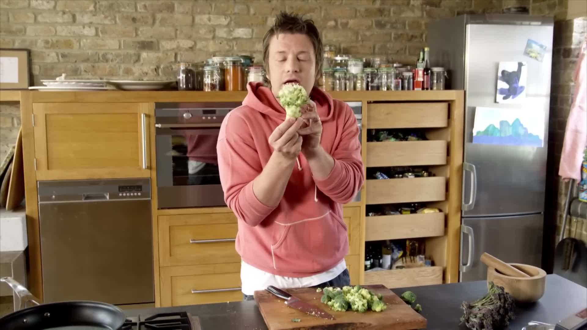 Close-up of fresh broccoli florets