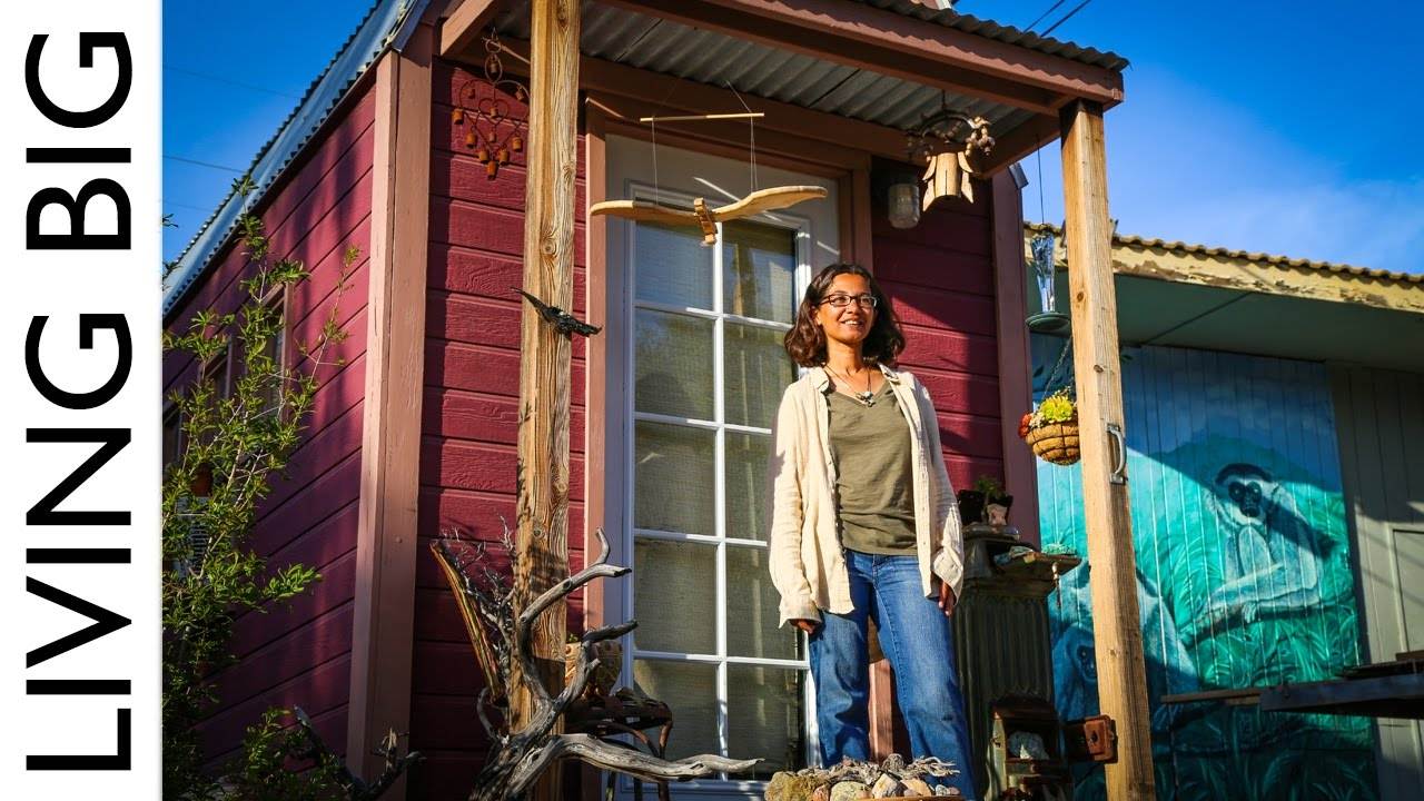 Living Amongst Apes: A Biologist's Journey in a Tiny House
