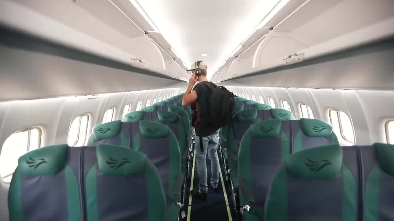 Crystal-clear turquoise waters of Sugba Lagoon