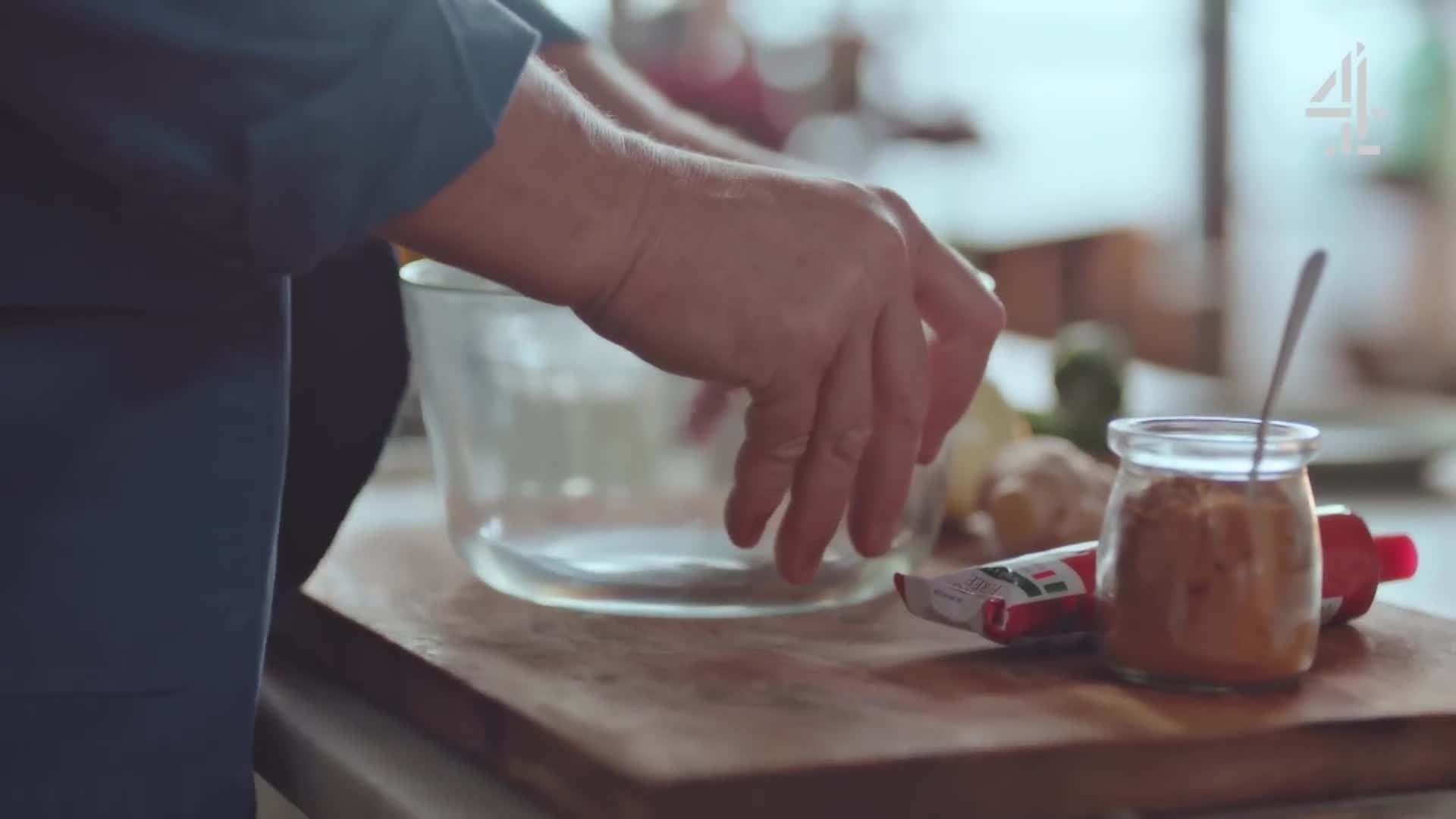 Time-lapse of microwave veggie curry cooking in the microwave