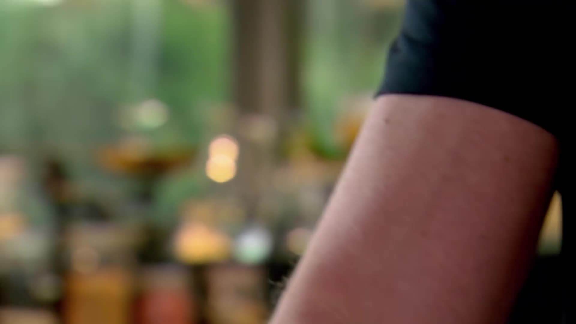 Step-by-step process of preparing the vegan salad