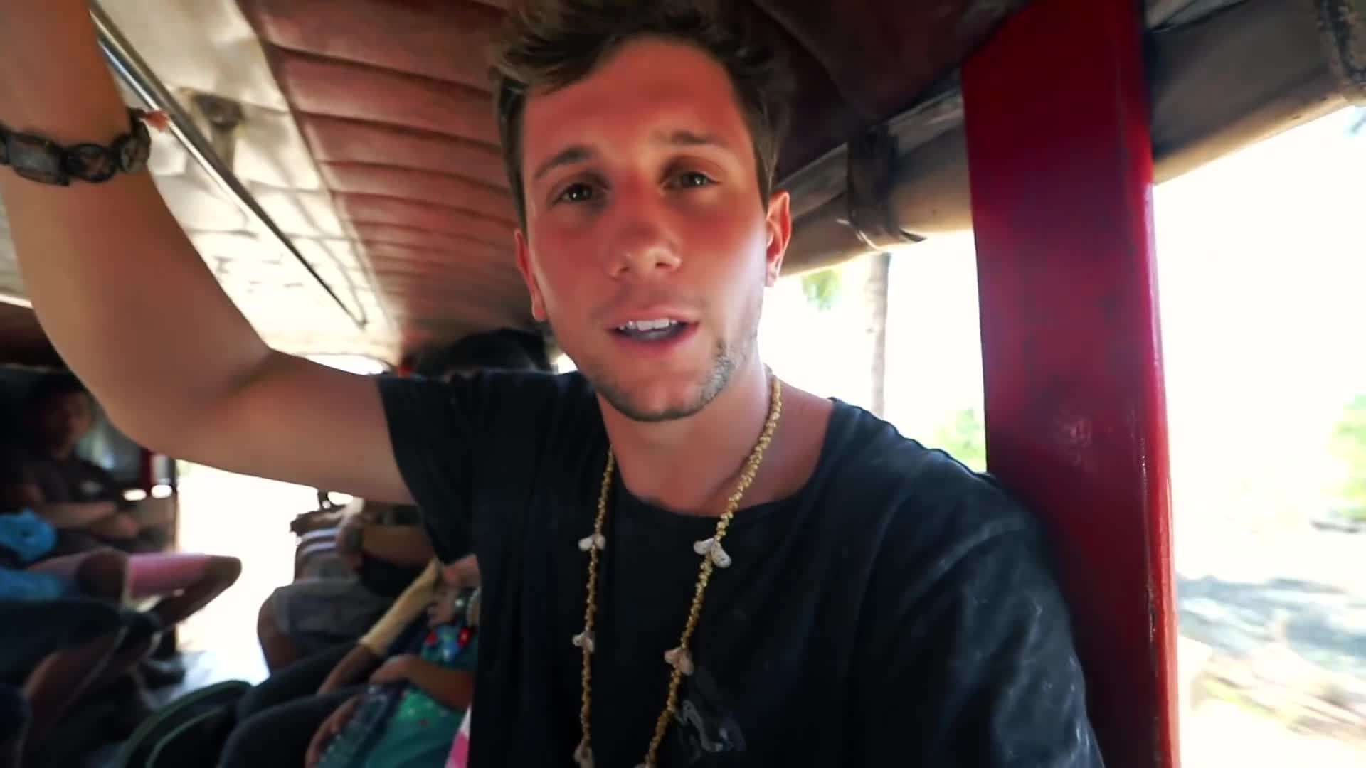 Crystal-clear turquoise waters of Cresta De Gallo