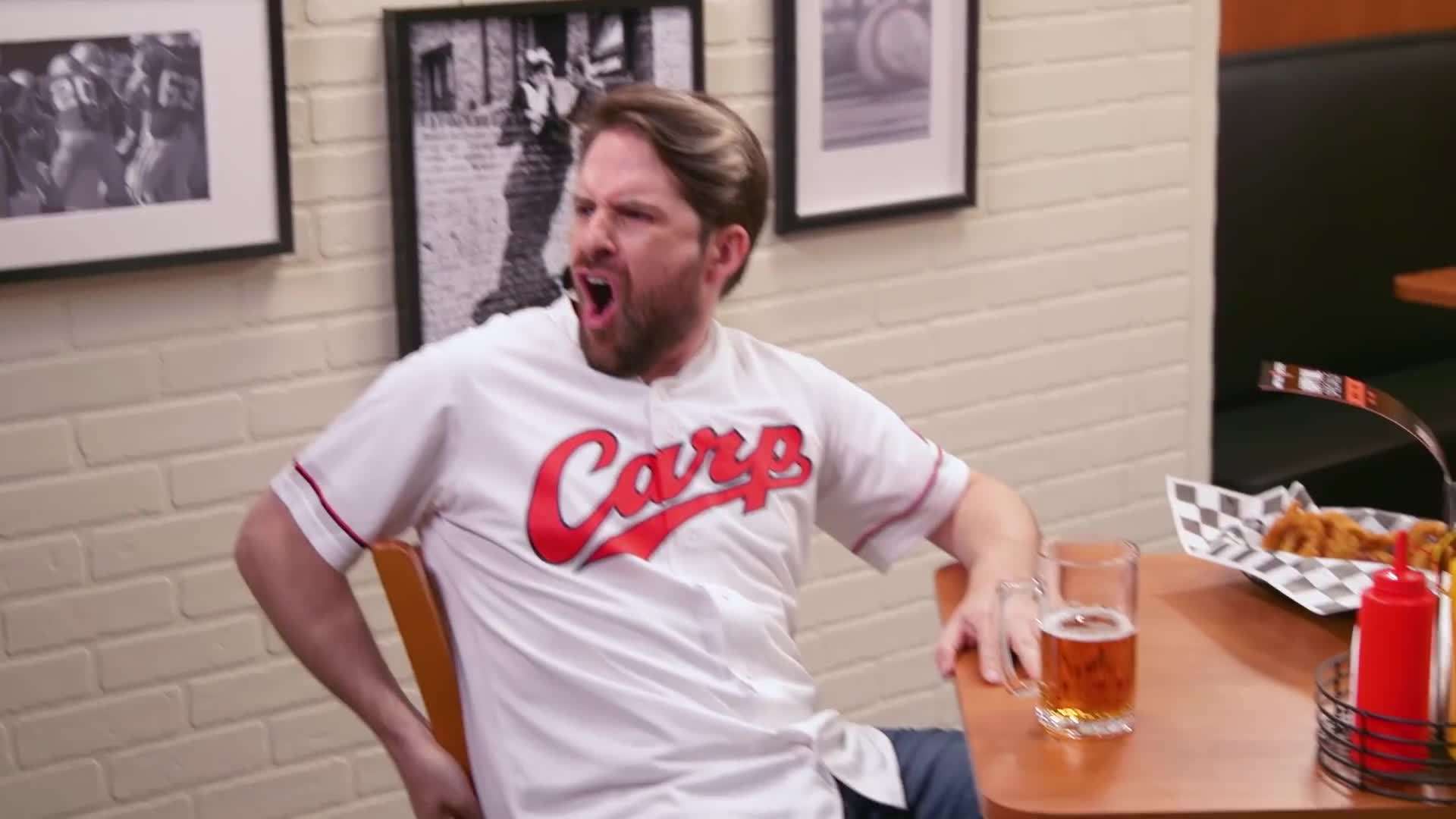 The vibrant ambiance of Hooters