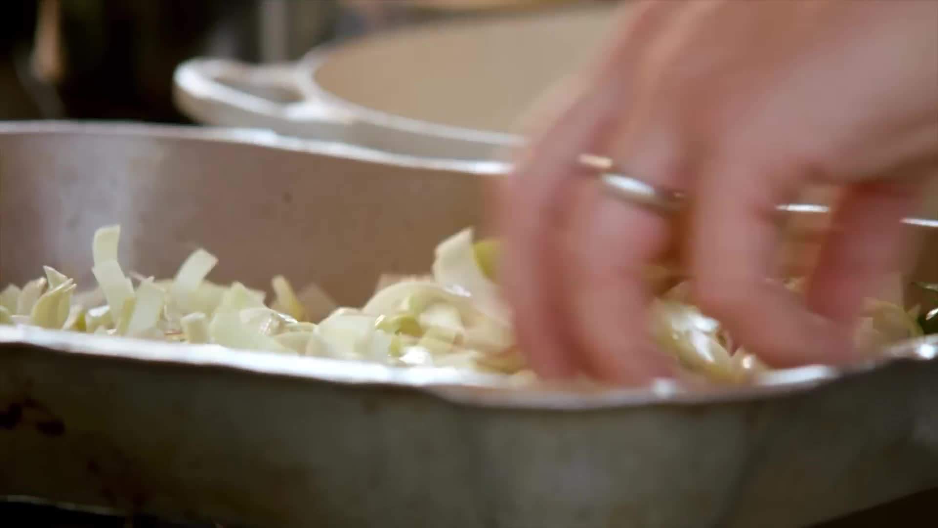 Browning the sausages in a hot skillet