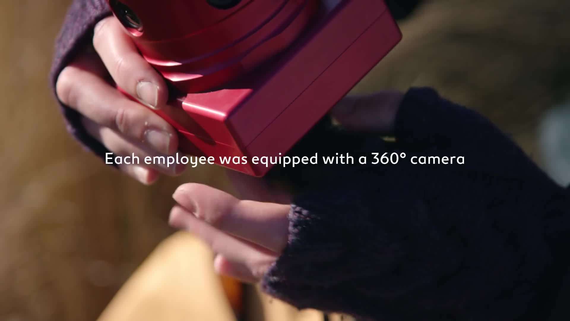 Captivating moment as a child virtually explores the Great Barrier Reef