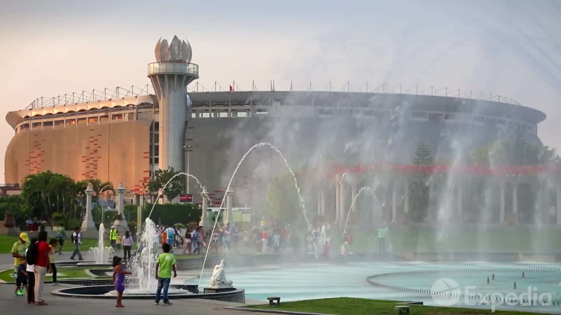 Parque de la Exposición - Enjoy the water fountains and light show