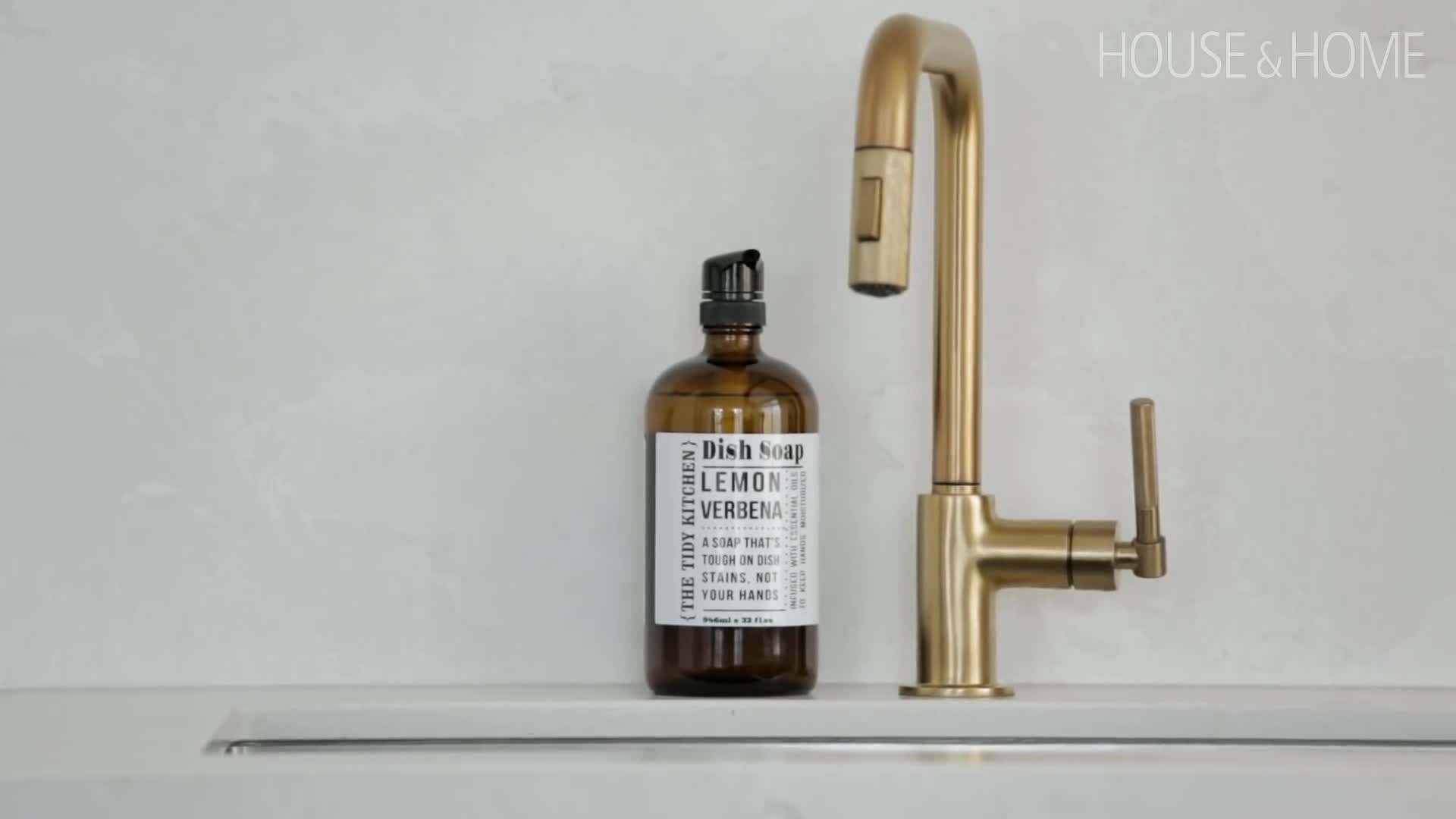 View of the double-sided island with touch latches and pull-out drawers