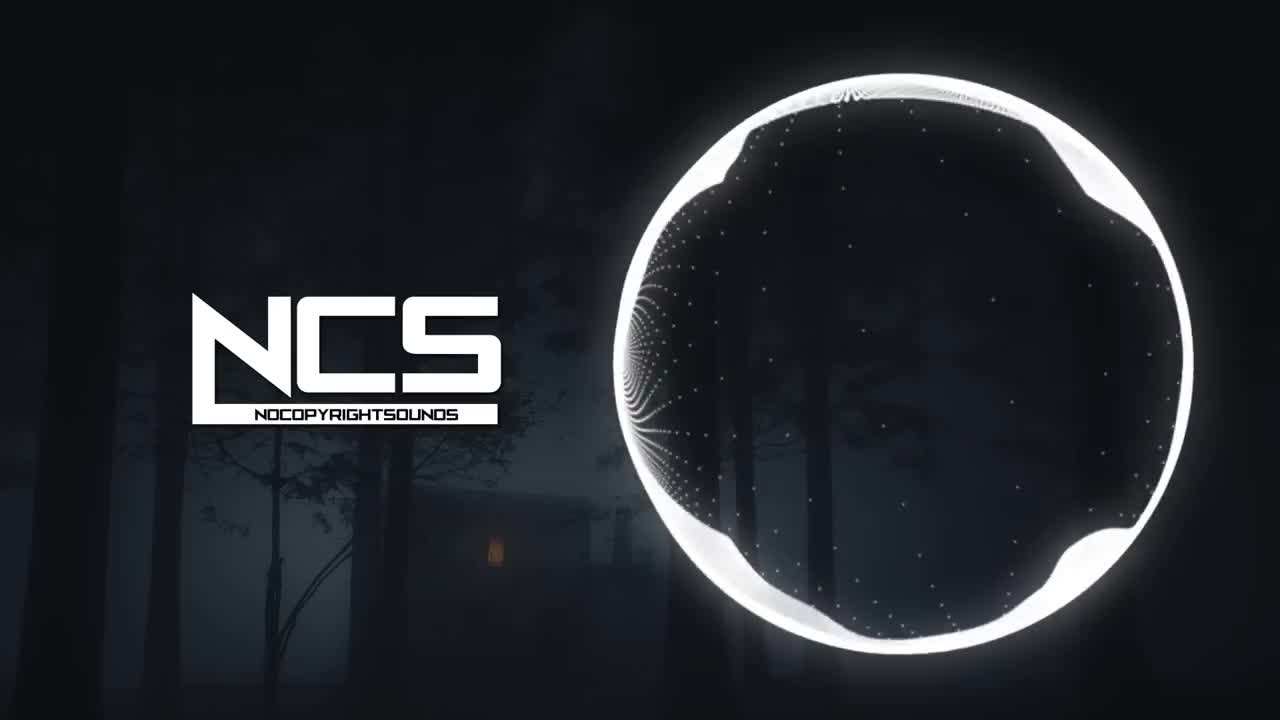 Neoni Performing Haunted House Live