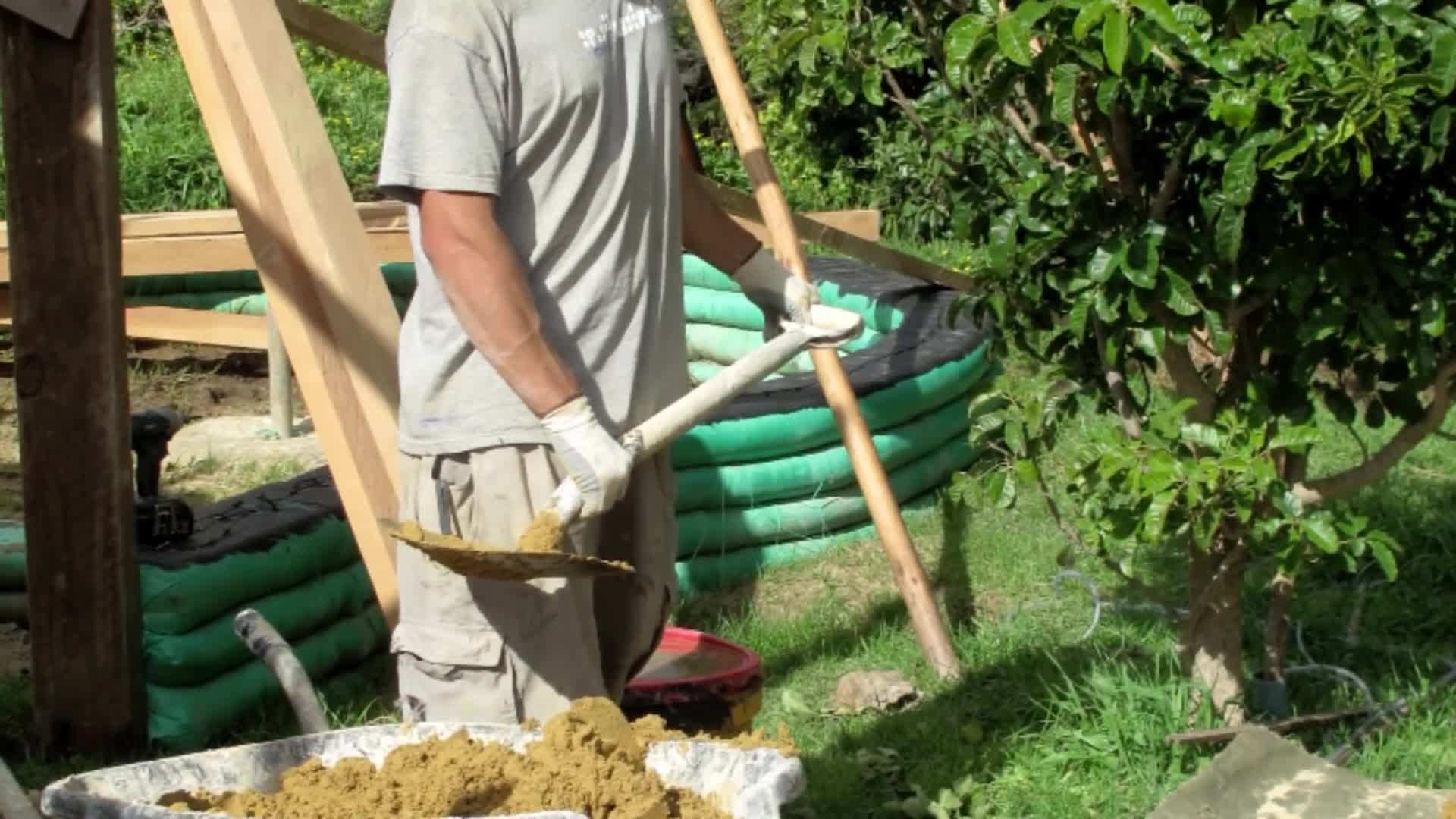 Earthbag Building Process at Solscape