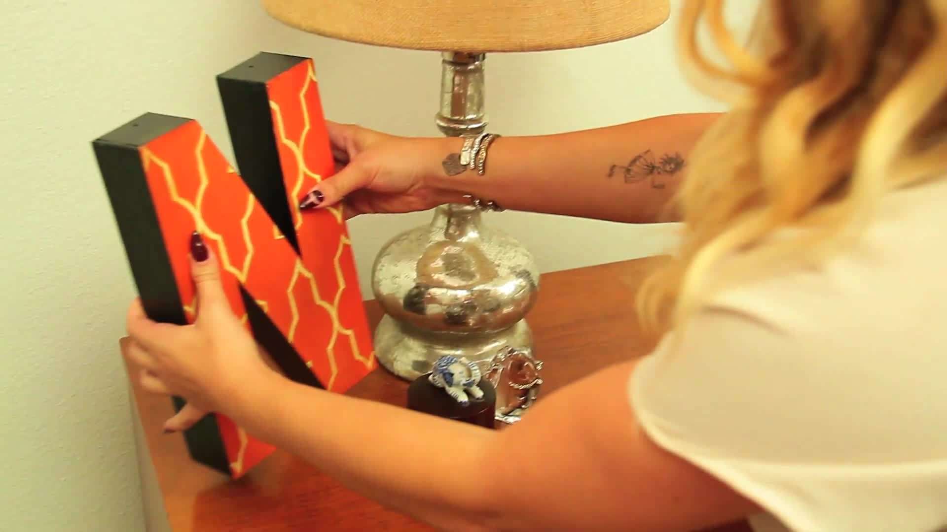 Round Mirror for an Elegant Touch