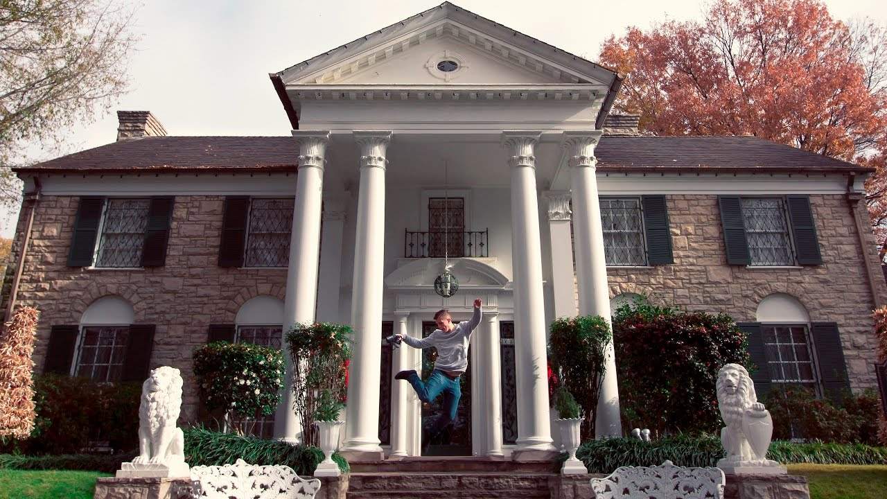 Exploring Graceland: A Journey into Elvis Presley's Iconic Mansion
