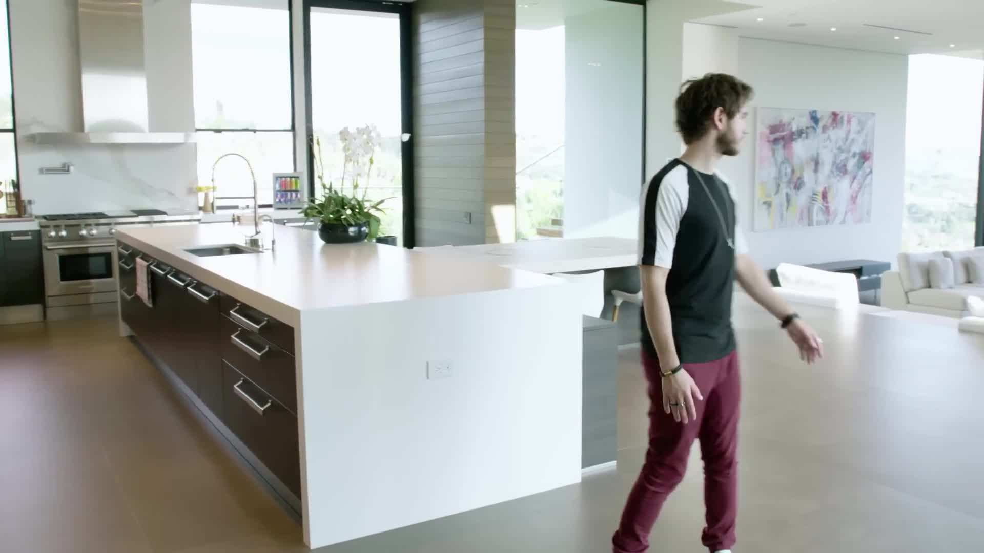 Seamless Indoor-Outdoor Living Space