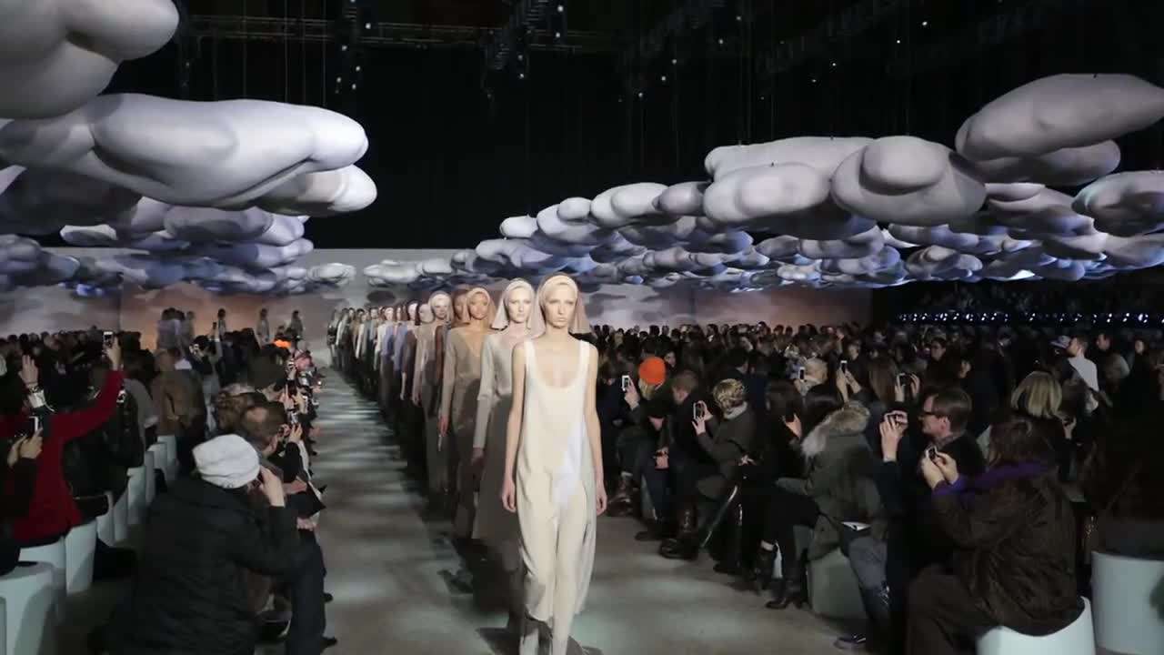 Marc Jacobs Fall 2014 Cloud Set Design