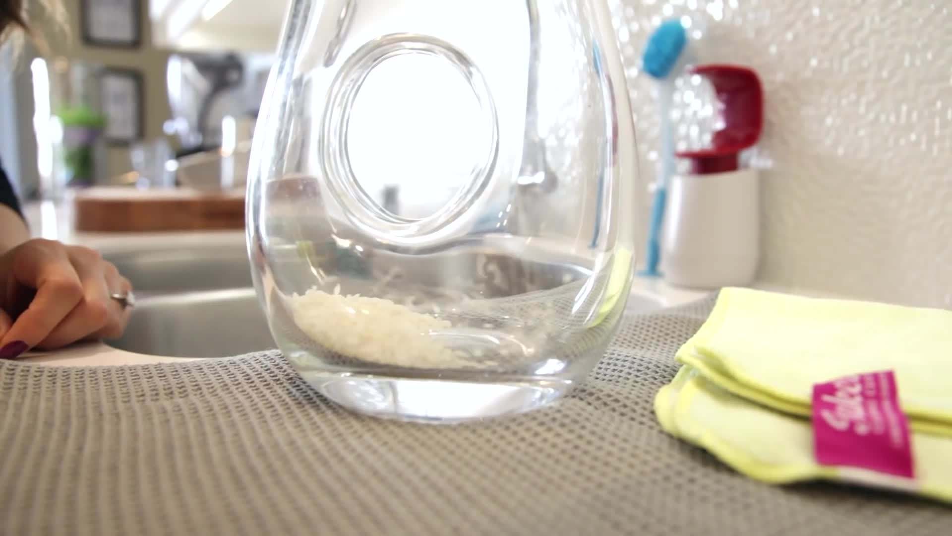 Cleaning Glassware with Rice and Aluminum Foil
