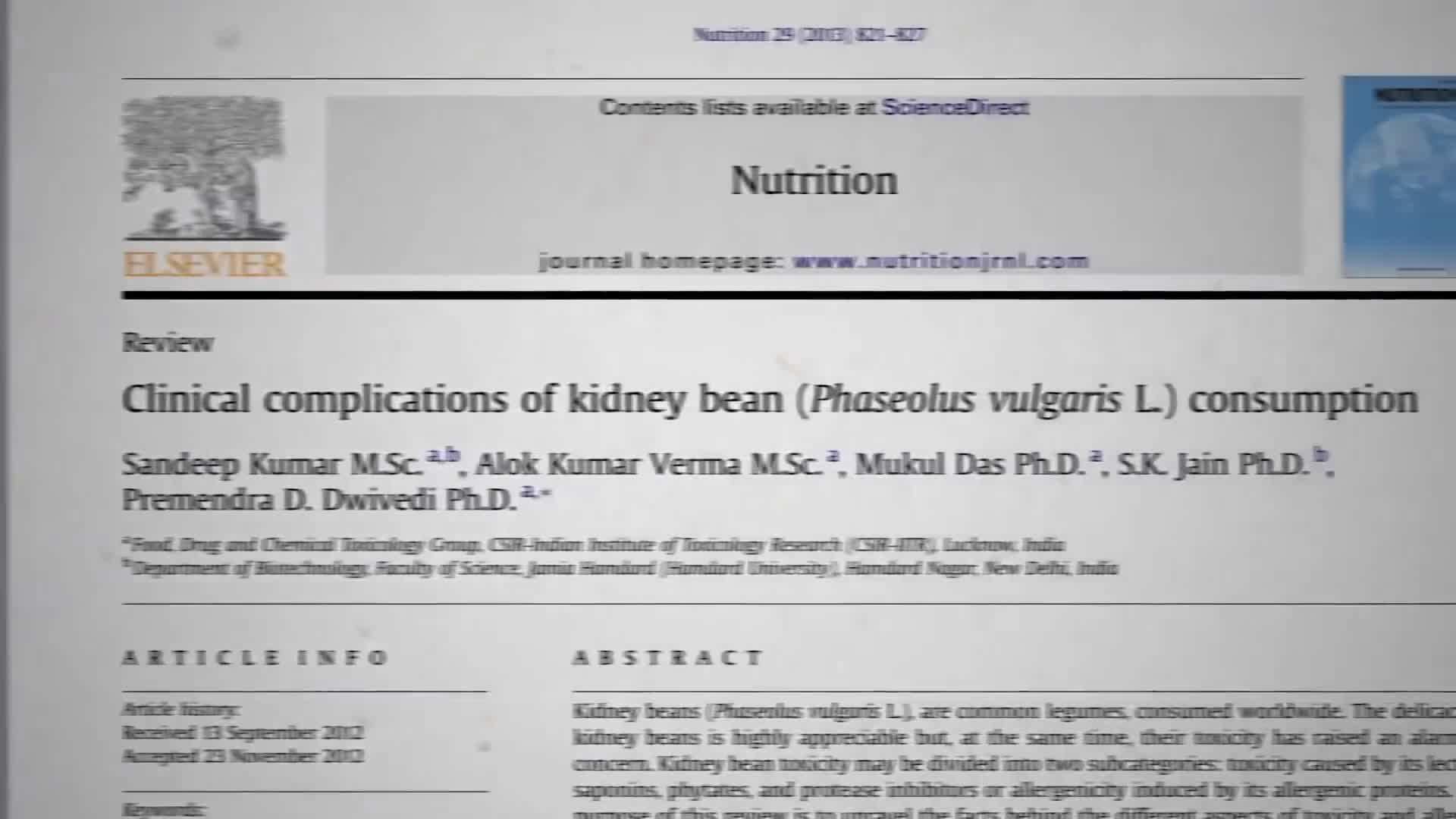 Boiling kidney beans for lectin removal