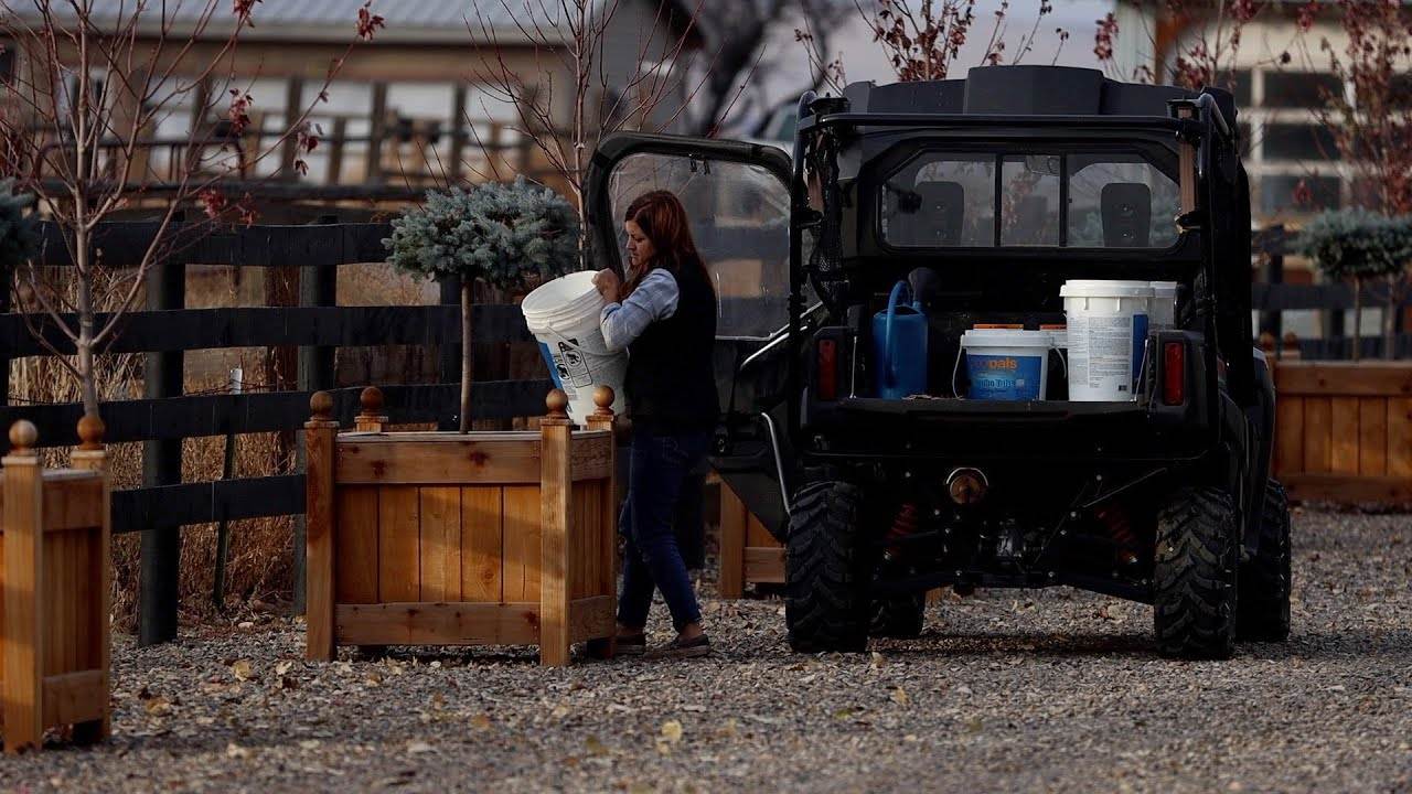 Helping My Parents Plant Bulbs and Water Their New Spruces! πΏπ¦// Garden Answer