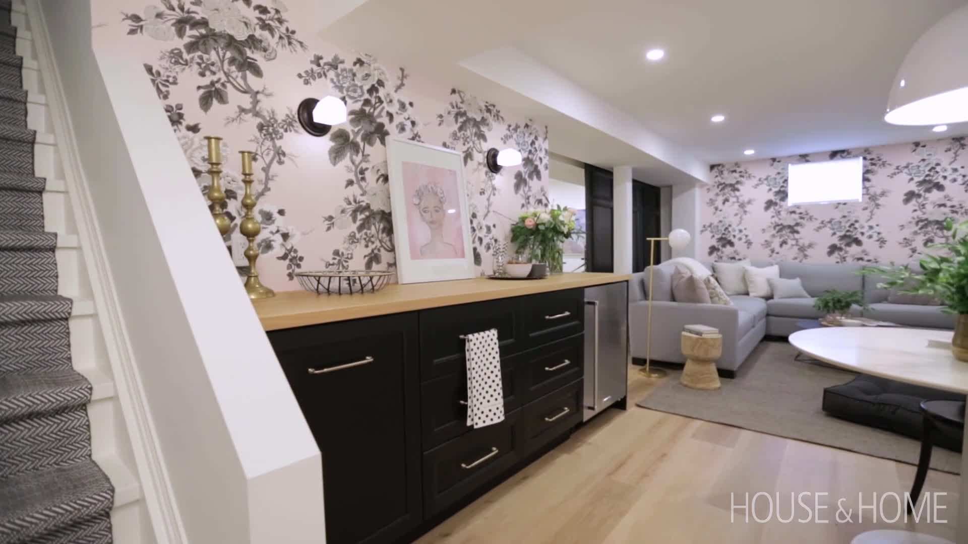 Pink Floral Wallpaper - A Timeless Touch