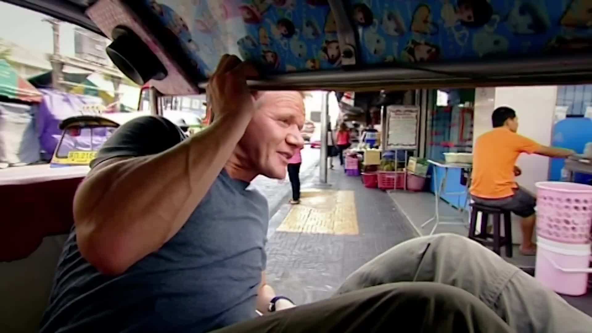 Exploring the Vibrant Street Food Scene in Bangkok