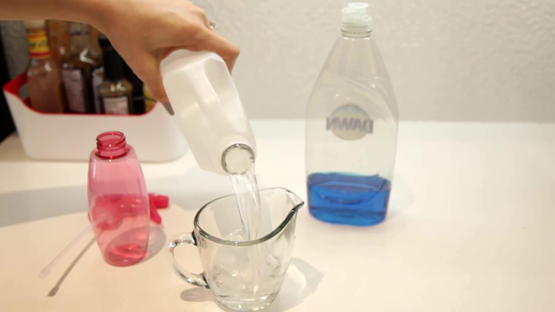 Dish Soap and Vinegar Cleaning Solution
