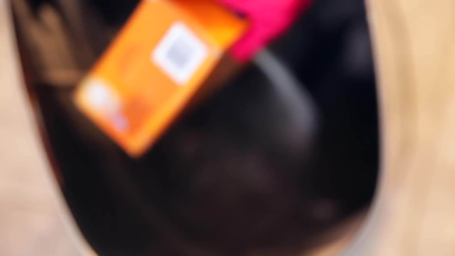 Using baking soda to deodorize the garbage can