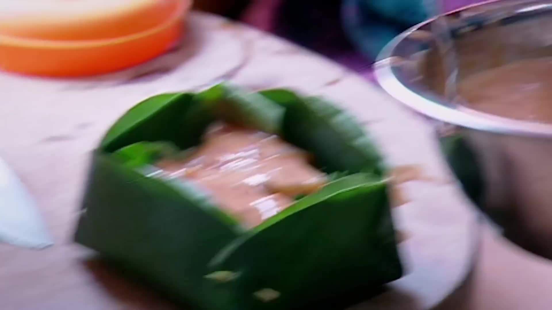 Cooking in palm leaves - a traditional Cambodian method